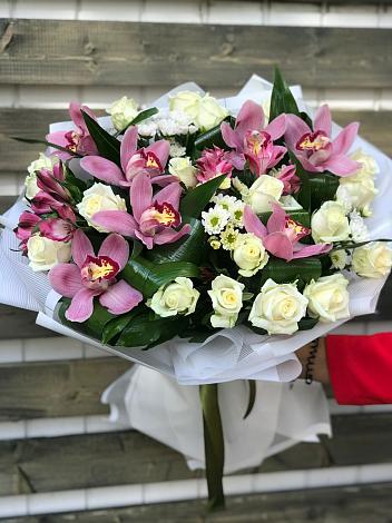 Букет цветов из: Розы и Хризантемы в Донино