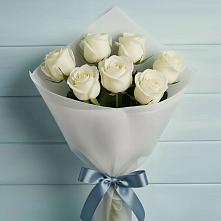 Букет 7 Белых роз Эдлесс Лав в Донино