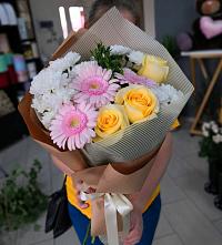 Букет цветов из:  Герберы, Розы и Хризантемы в Донино