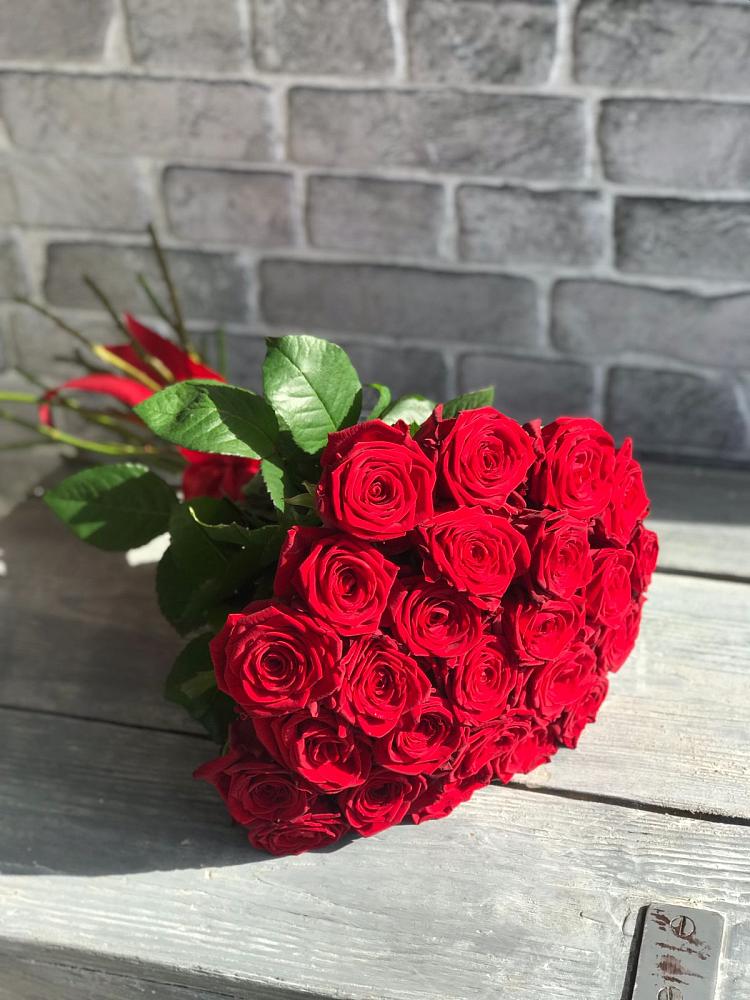 Букет Красные розы Фридом в Донино