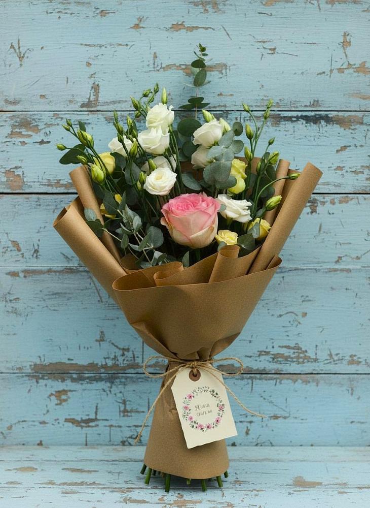 Букет цветов из: Розы и Лизиантусы в Донино