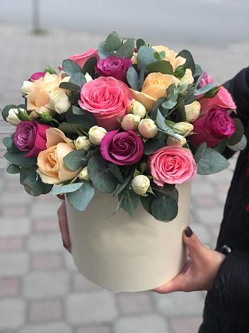 Цветочная композиция из Розы в шляпной коробке в Донино