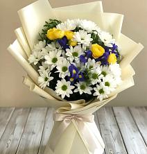 Букет цветов из:  Ирисы, Хризантемы и Розы в Донино