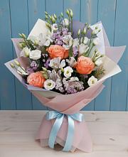 Букет цветов из:  Лизиантусы, Розы, Альстромерии и Гипсофила в Донино