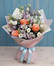 Букет цветов из:  Лизиантусы, Розы, Альстромерии и Гипсофила в Донино