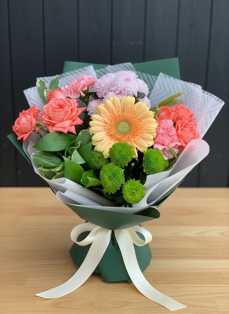 Букет цветов из: Гвоздики, Розы, Герберы и Хризантемы в Донино