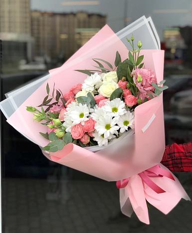 Букет цветов из: Розы, Лизиантусы и Хризантемы в Донино