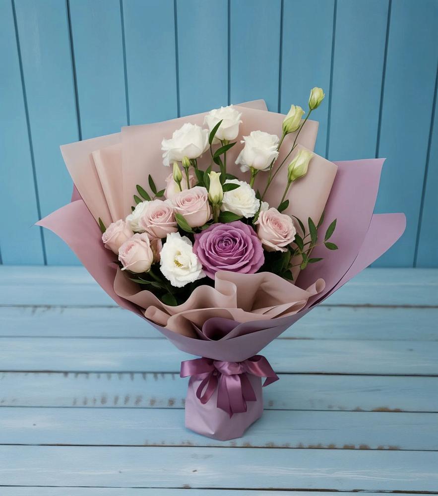 Букет цветов из: Розы и Лизиантусы в Донино